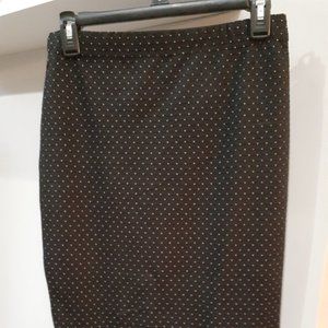 Skirt hits just below the knee - Size Small